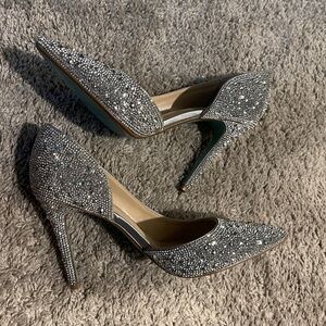 Betsey Johnson Shary Pump